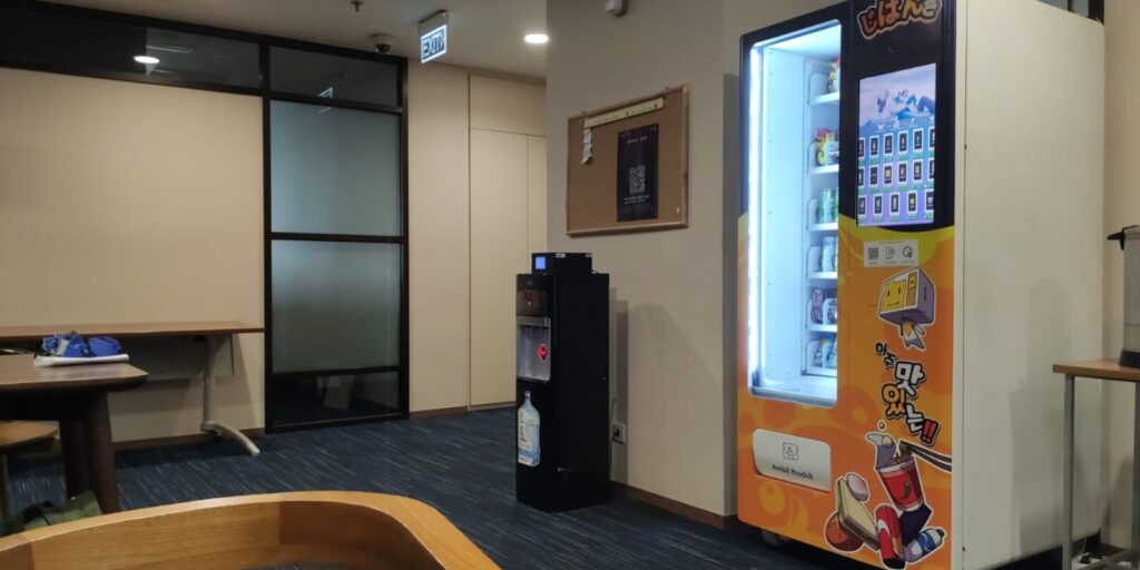 Vending Machine VENDR: Sampoerna University